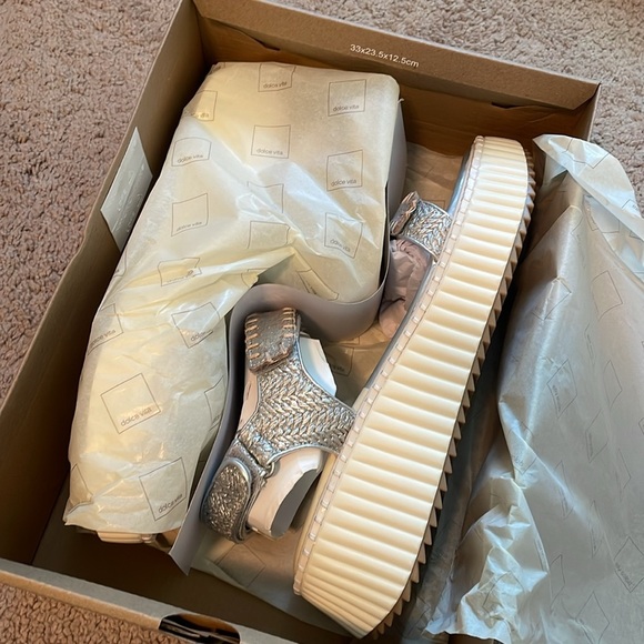 New Dolce Vita Debra Platform Ankle Strap Sandals in Silver Distressed Leather - Picture 4 of 4